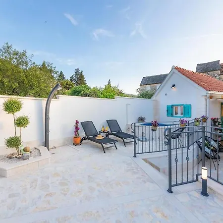 Adriana - Two Bedroom With Swimming Pool Nerezisca