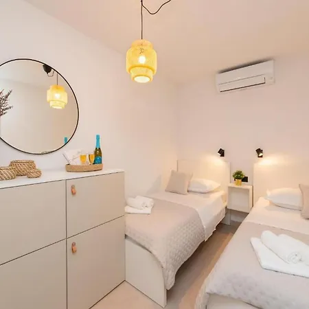 Adriana - Two Bedroom With Swimming Pool فيلة