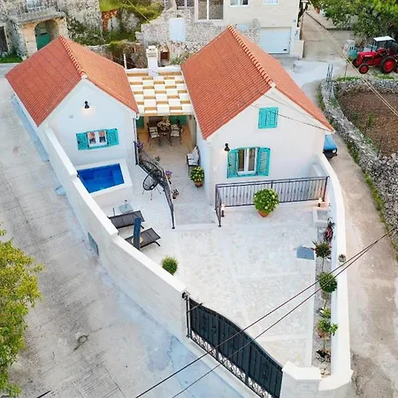 Adriana - Two Bedroom With Swimming Pool فيلة
